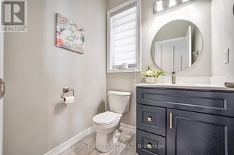 10 Capstan Ct. in Whitby, ON - Building Photo - Building Photo