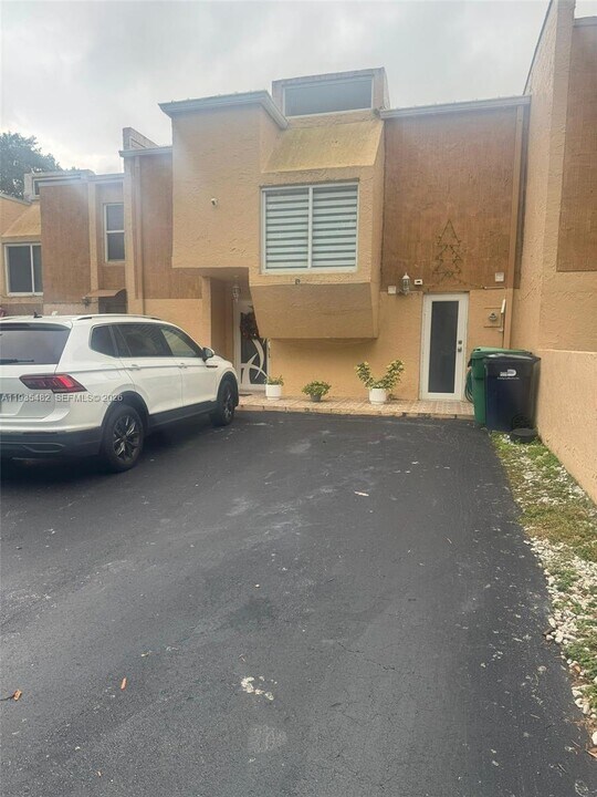 13854 SW 67th Terrace in Miami, FL - Building Photo