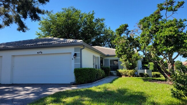 3120 Ringwood Meadow in Sarasota, FL - Building Photo - Building Photo