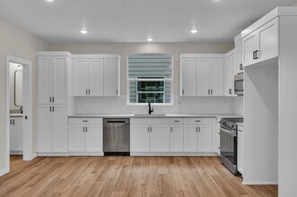 2776 Crater Ln in Newberg, OR - Building Photo - Building Photo
