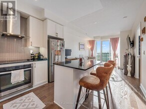 9088 Yonge St in Richmond Hill, ON - Building Photo - Building Photo