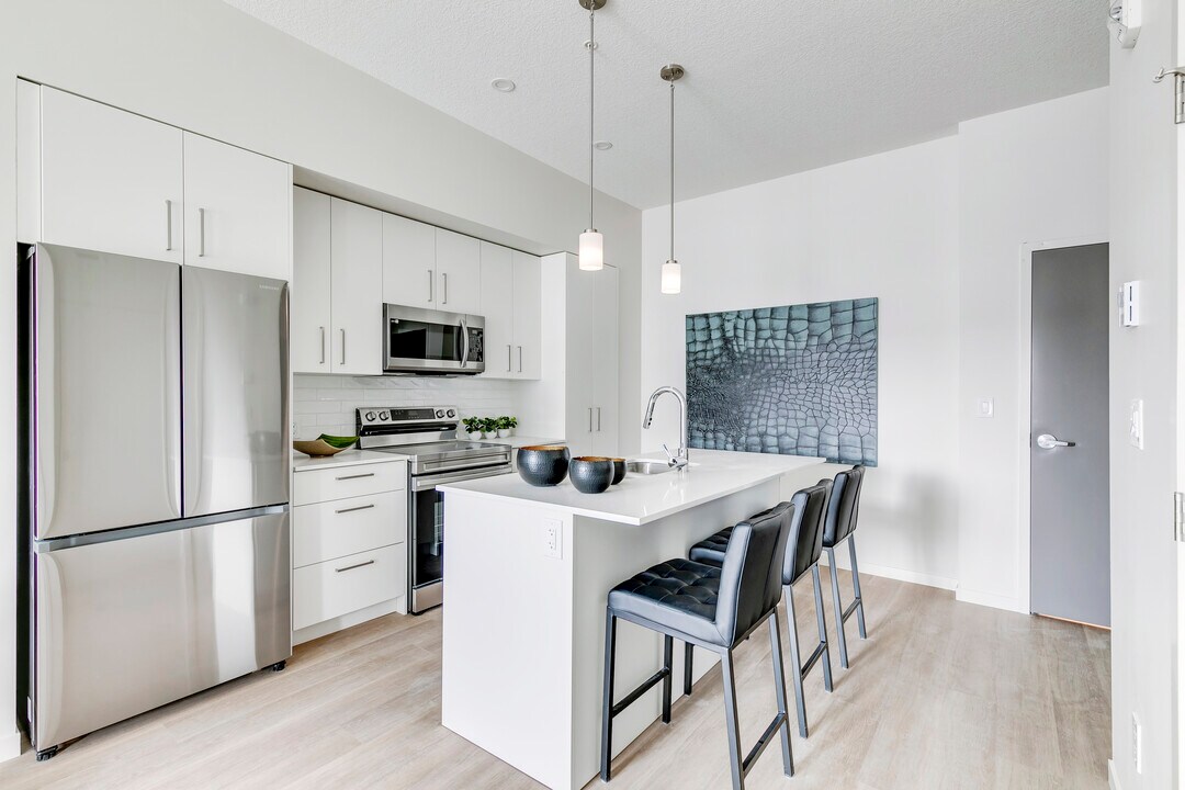 4850 50 Av SW, Unit B1000 in Calgary, AB - Building Photo