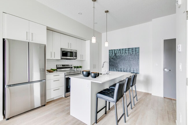 4850 50 Av SW, Unit B1000