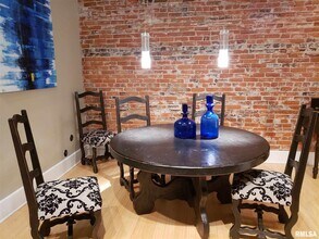 1623 2nd Ave, Unit 2 in Rock Island, IL - Foto de edificio - Building Photo