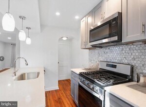 8332 Forrest Ave in Philadelphia, PA - Building Photo - Building Photo