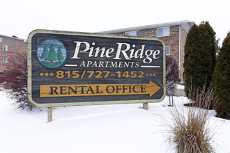 Pine Ridge in Joliet, IL - Building Photo - Building Photo