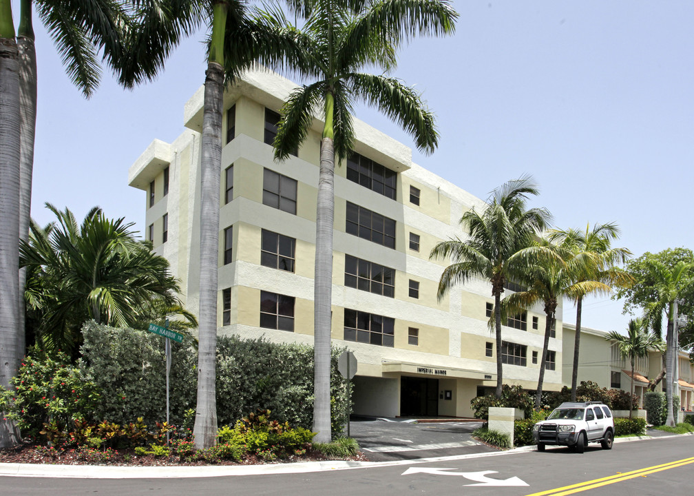 Imperial Manor in Bay Harbor Islands, FL - Building Photo