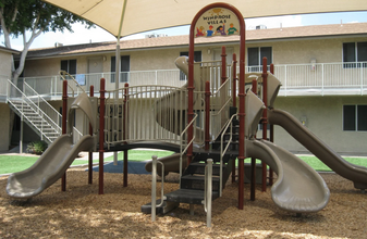 Windrose Villas Apartments in Phoenix, AZ - Building Photo - Building Photo