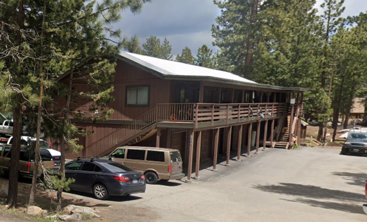 201 Lupin St in Mammoth Lakes, CA - Foto de edificio