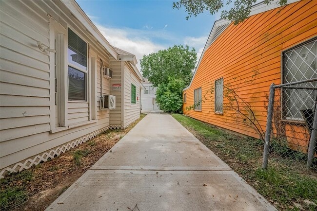 1511 Scharpe St in Houston, TX - Building Photo - Building Photo