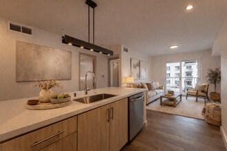 Elowen in San Diego, CA - Foto de edificio - Building Photo