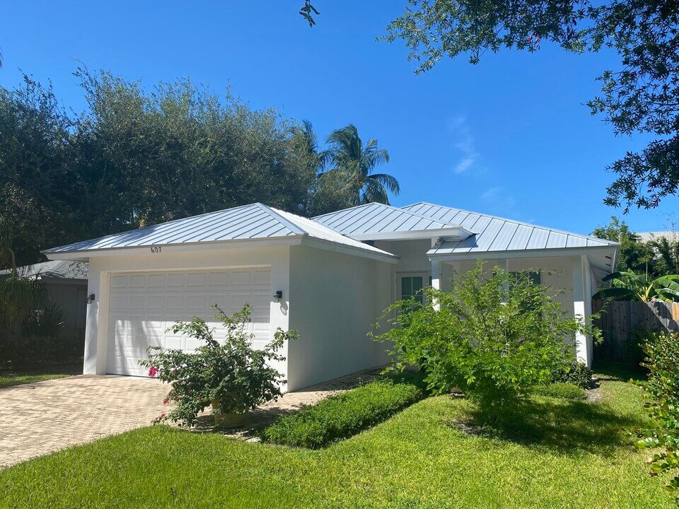 607 Allen Ave in Delray Beach, FL - Building Photo