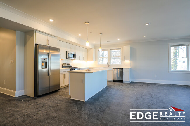 55 Saunders St, Unit 3