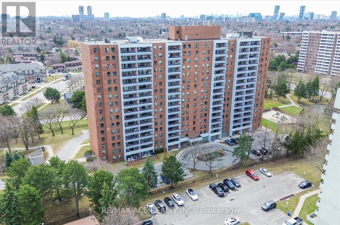 1250-1250 Bridletowne Cir in Toronto, ON - Building Photo