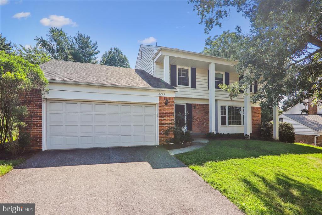 8709 Sleepy Hollow Ln in Potomac, MD - Building Photo