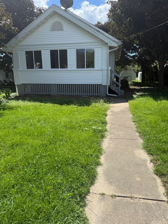 326 E Sheen Ave in East Peoria, IL - Building Photo