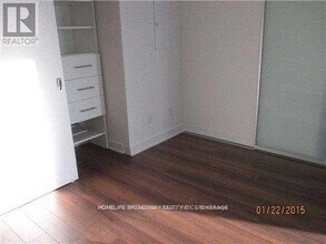 210 Simcoe St in Toronto, ON - Building Photo - Building Photo