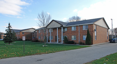 225-229 E Market St in Burlington, WI - Building Photo - Building Photo