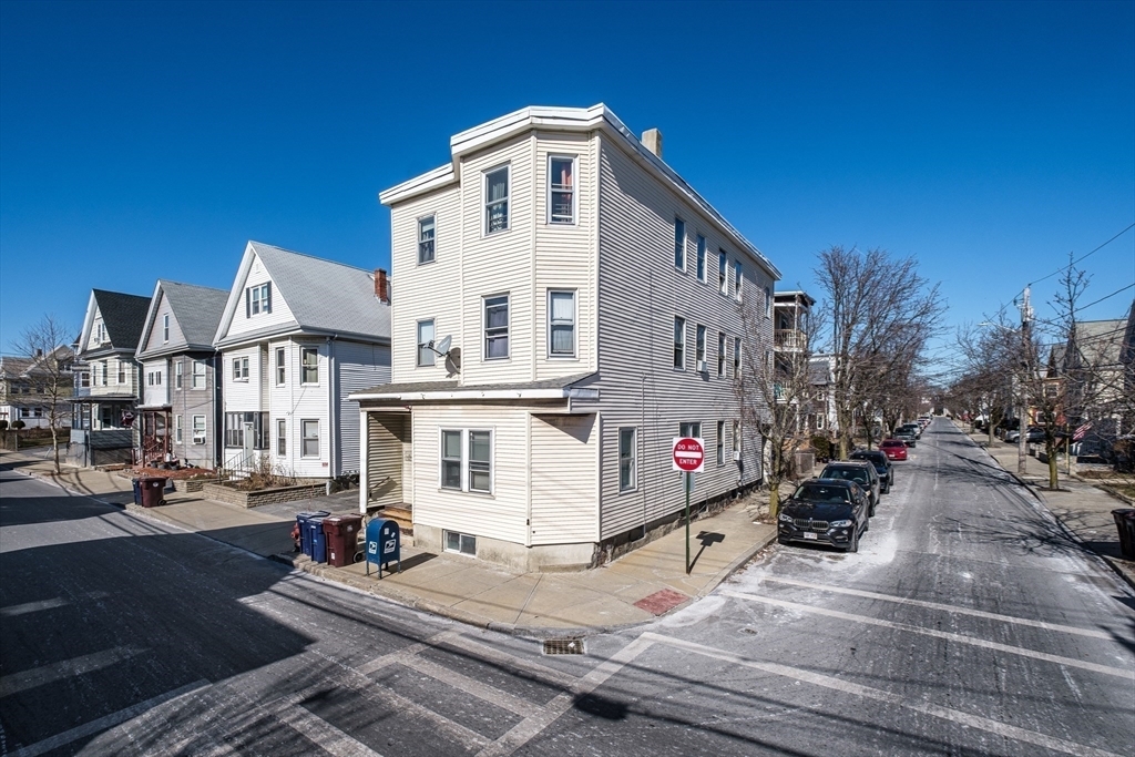 80 Irving St, Unit 3 in Everett, MA - Building Photo