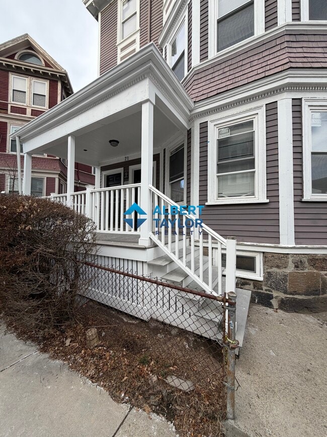 71 Hillside St, Unit 3