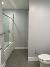 55 W Fifth St, Unit 404 in Boston, MA - Building Photo - Building Photo