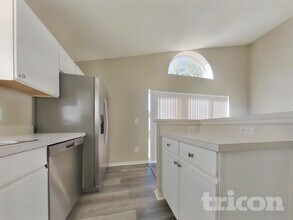 1998 Grasmere Dr in Apopka, FL - Foto de edificio - Building Photo