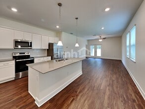 1125 Walden Pond Dr in Plant City, FL - Building Photo - Building Photo