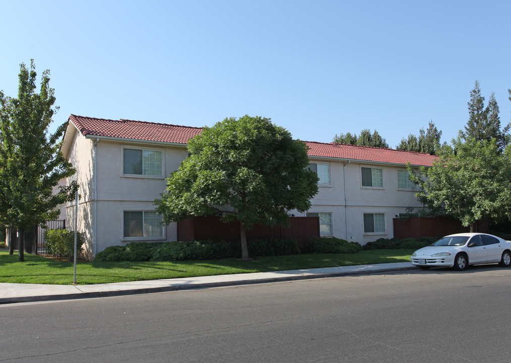 Bullard West Apartments in Fresno, CA - Building Photo