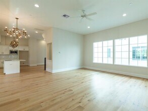 3821 N Braeswood Blvd in Houston, TX - Building Photo - Building Photo