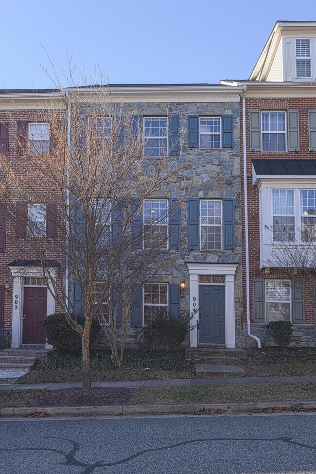 property at 904 Crestfield Dr