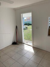 517 NW 1st Ave in Hallandale Beach, FL - Building Photo - Building Photo