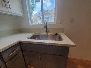 437 W Regent St in Inglewood, CA - Building Photo - Building Photo
