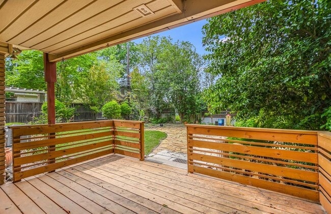 1009 Alegria Rd in Austin, TX - Building Photo - Building Photo