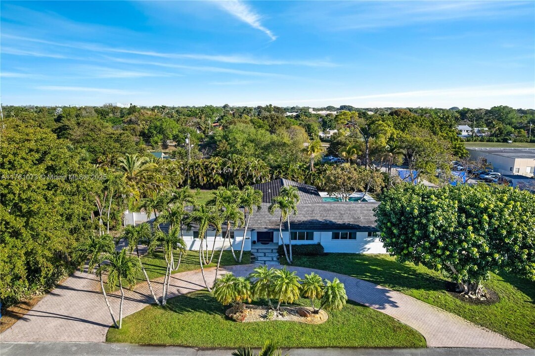 5801 SW 44th Terrace in Miami, FL - Building Photo