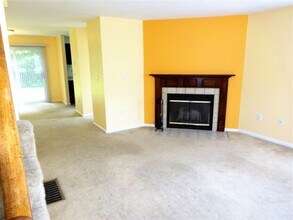 88 Cadogan Way in Nashua, NH - Building Photo - Building Photo