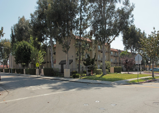 Pennsylvania Square Apartments in South Gate, CA - Foto de edificio - Building Photo