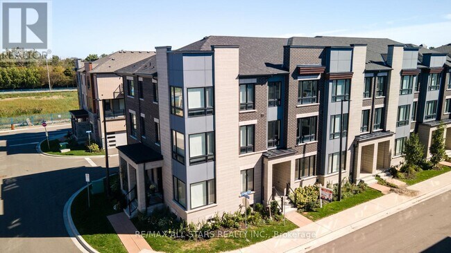 41 Steamboat Wy in Whitby, ON - Building Photo - Building Photo