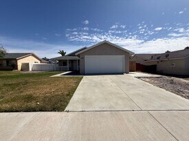 42957 Masonic Dr in Hemet, CA - Building Photo