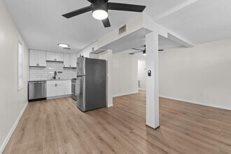 3505 Iris St N in St. Petersburg, FL - Building Photo - Building Photo