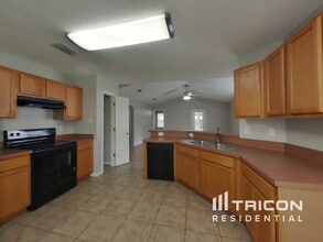 3134 Wavering Ln in Middleburg, FL - Building Photo - Building Photo