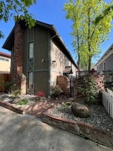 2323 N St in Sacramento, CA - Foto de edificio - Building Photo