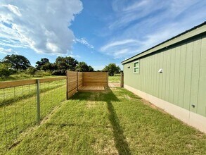 671 Co Rd 3386 in Paradise, TX - Building Photo - Building Photo
