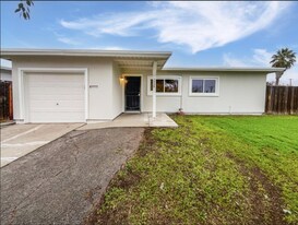 5928 Lila Ln in North Highlands, CA - Building Photo