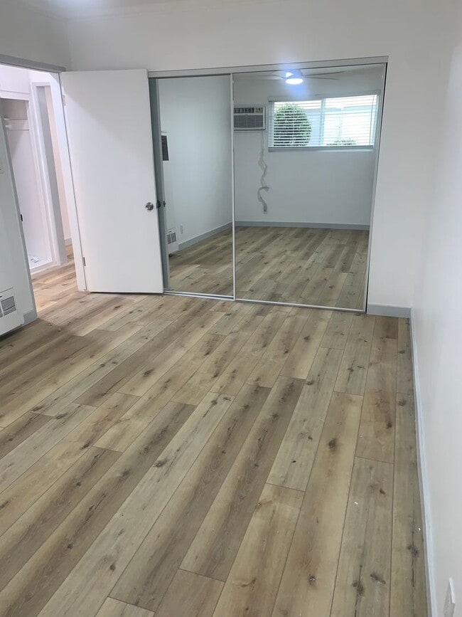 4916 Hazeltine Ave in Los Angeles, CA - Building Photo - Building Photo