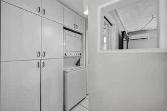 2624 NE 30th Pl in Fort Lauderdale, FL - Building Photo - Building Photo