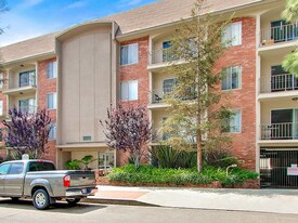 433 Kelton Ave in Los Angeles, CA - Building Photo