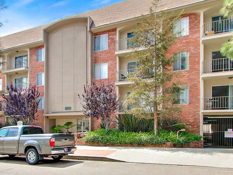 433 Kelton Ave in Los Angeles, CA - Foto de edificio