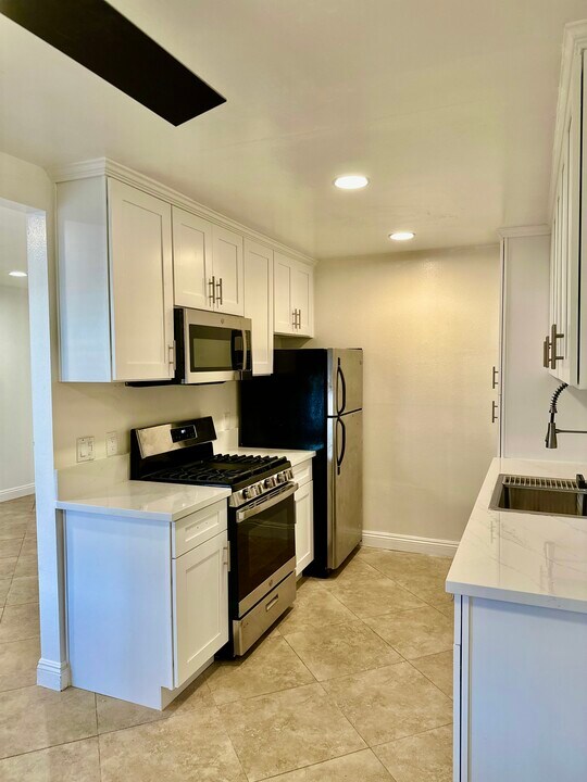 1001 W Stevens Ave, Unit #323 in Santa Ana, CA - Foto de edificio