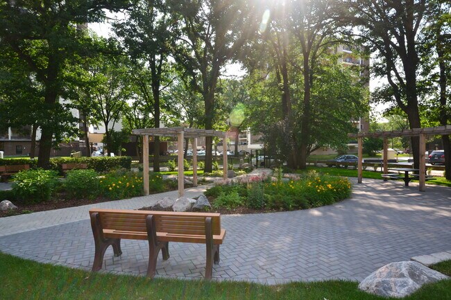 Wilmot Park Plaza in Winnipeg, MB - Building Photo - Building Photo