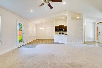 8 Upton Ct in Palm Coast, FL - Building Photo - Building Photo